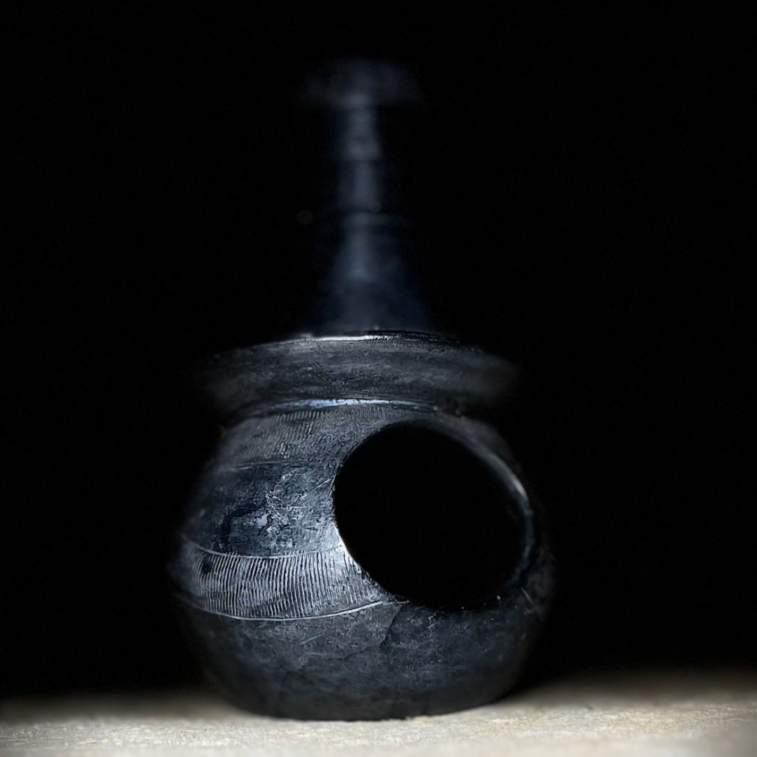 Fumoir en terre cuite noire